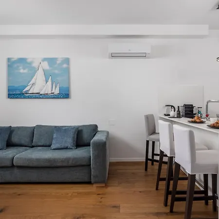 Luxury Mon Soleil 2 * מורטר